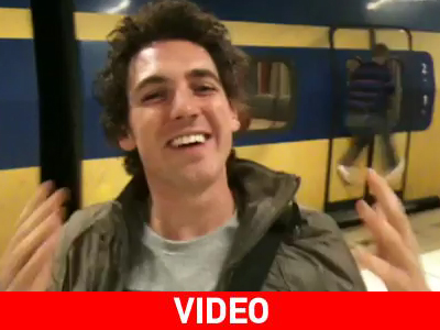 Η δράση βρίσκεται στο background…